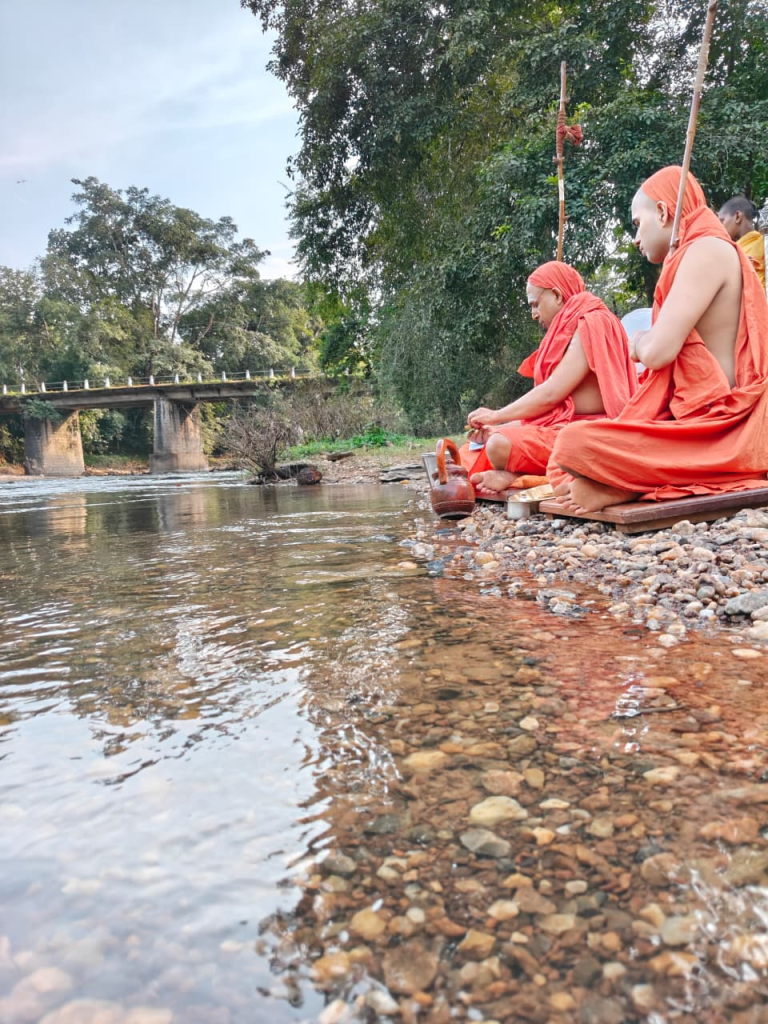 ಶಾಲ್ಮಲೆಯಲ್ಲಿ ಸೀಮೋಲ್ಲಂಘನ ನೆರವೇರಿಸಿದ ಸೋಂದಾ ಸ್ವರ್ಣವಲ್ಲೀ ಉಭಯ ಶ್ರೀಗಳು: