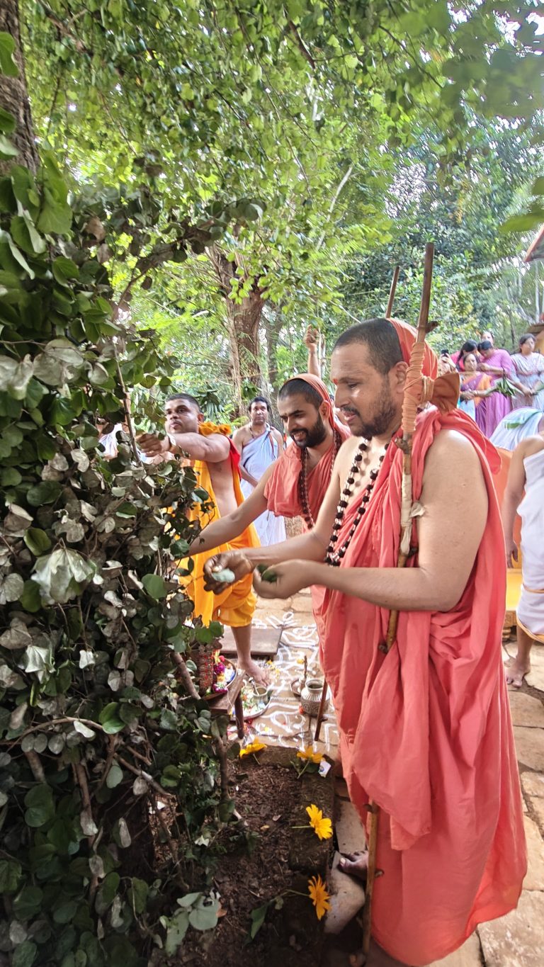 ಮಠಗಳ ಪರಂಪರೆ ಉಳಿವಿಗೆ ಶಿಷ್ಯರ ನಿಷ್ಠೆಯೇ ಆಧಾರ; ಸ್ವರ್ಣವಲ್ಲೀ ಶ್ರೀ